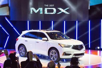 Обновленный кроссовер Acura MDX получил гибридную модификацию