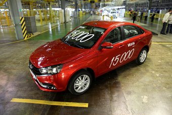«АвтоВАЗ» выпустил 15 000 Lada Vesta