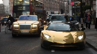 Красиво жить не запретишь: молодой житель Саудовской Аравии ездит по Лондону на четырех золотых машинах